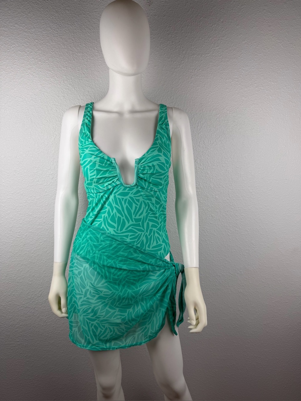 NWT Dorina green one-piece swimsuit & Tie wraparound cover-up skirt size M